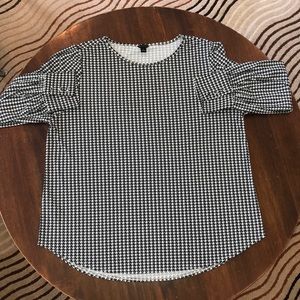 Long sleeve,black and white checkered like pattern